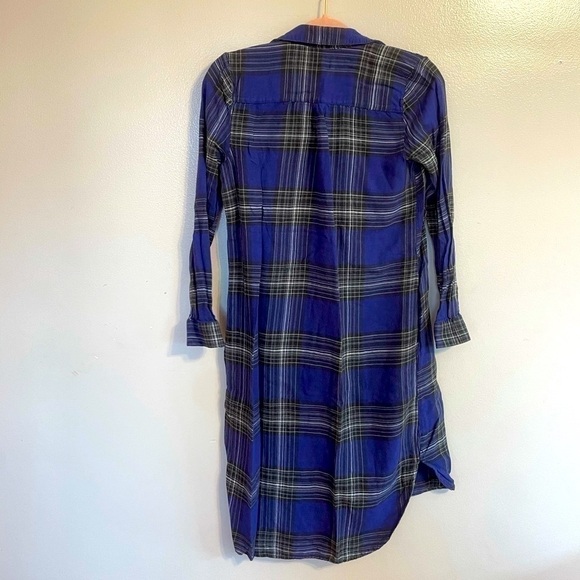 FOREVER 21 Plaid Long Button Down - Picture 2 of 9